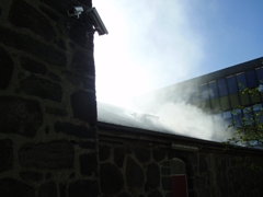 Brunaafing_Reykur_ur_taki_Hegningarhussins